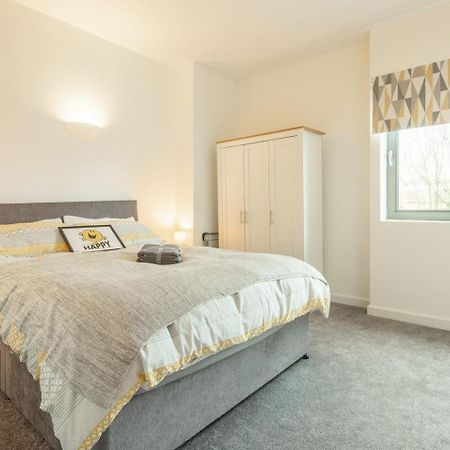 Central Bedford: Two Bedrooms, Breakfast Basket Bagian luar foto