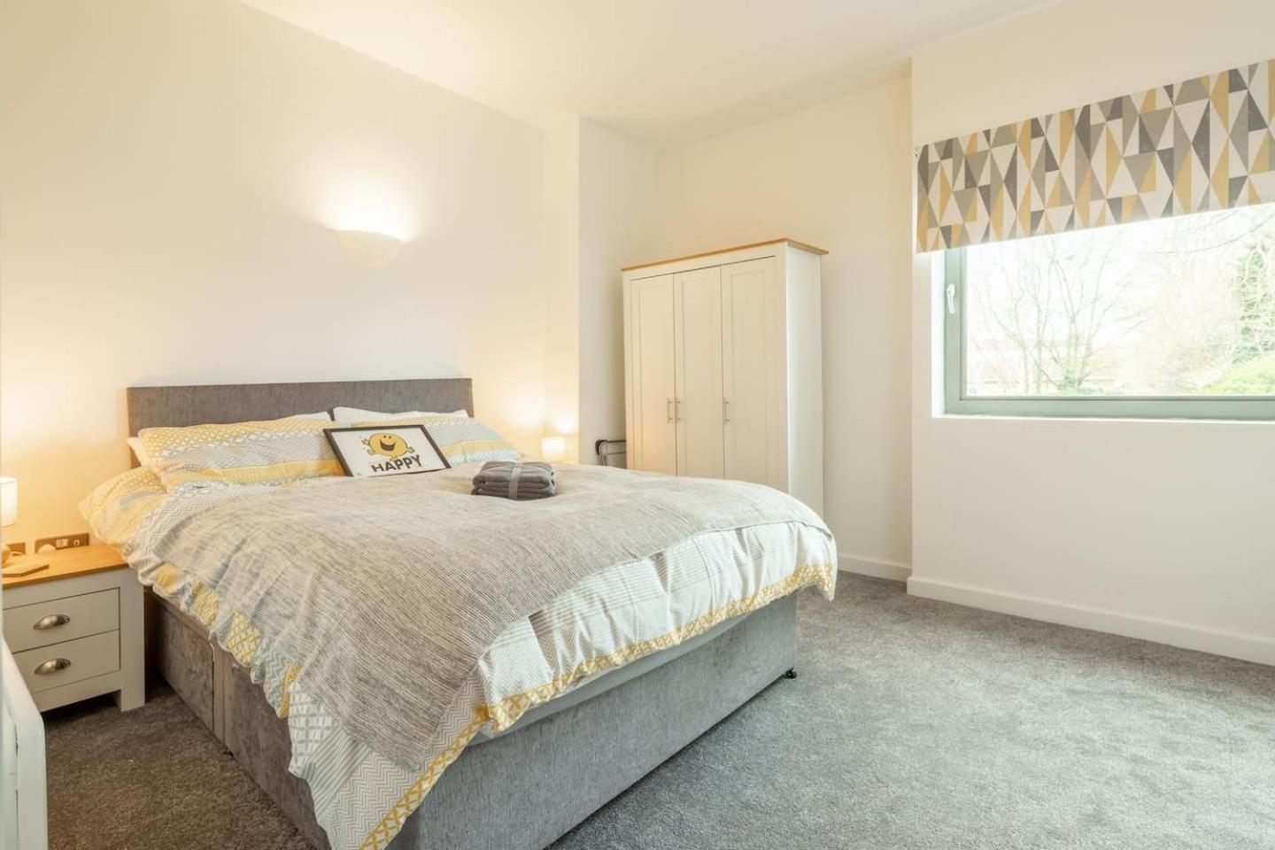 Central Bedford: Two Bedrooms, Breakfast Basket Bagian luar foto